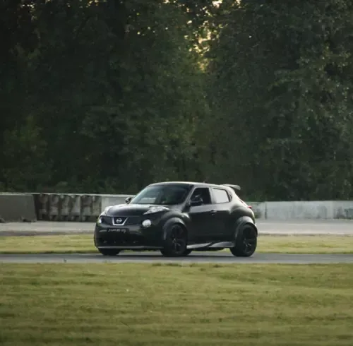 NISSAN JUKE-R