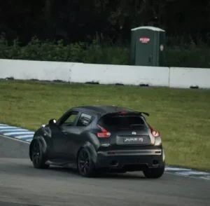 NISSAN JUKE-R