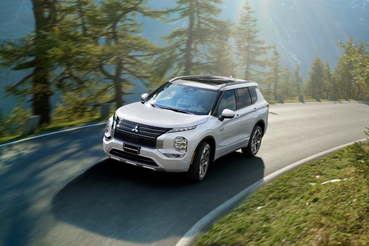 Mitsubishi Outlander PHEV 2025: Popular and Rightfully So