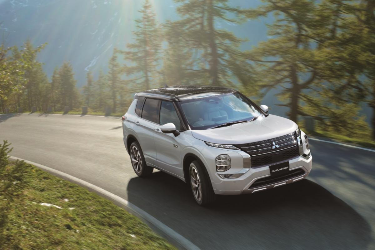 Mitsubishi launches the first real-time cinematic configurator