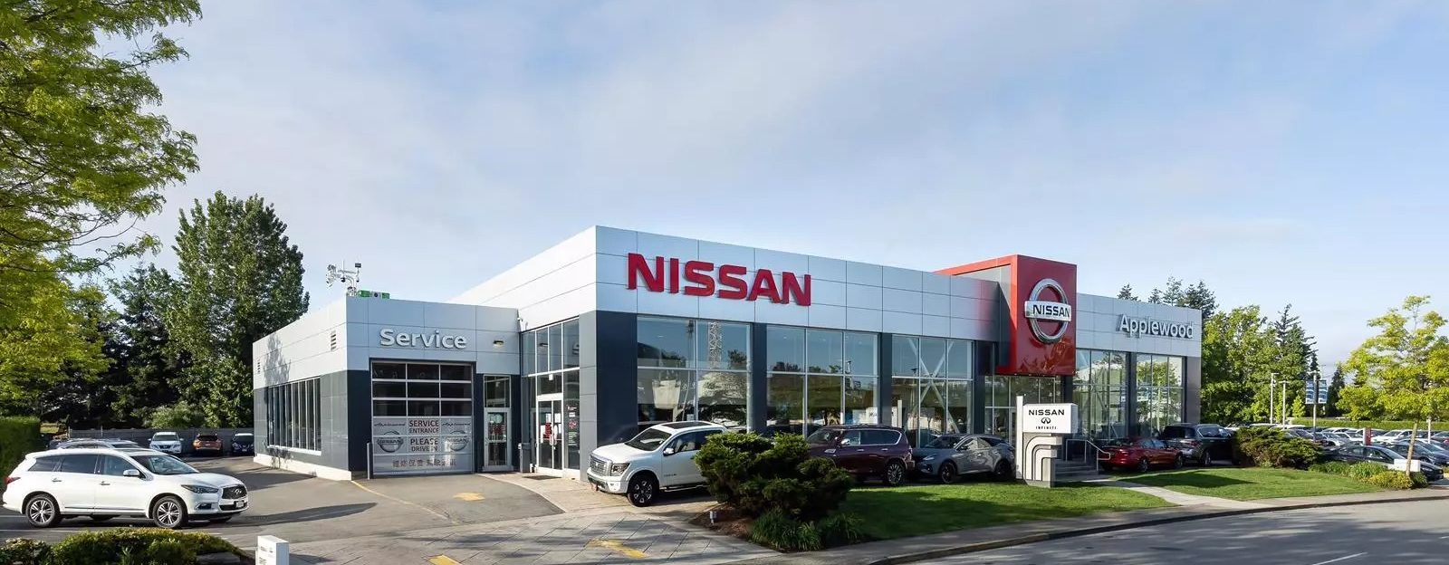 Meet the Expert Team at Applewood Nissan Richmond