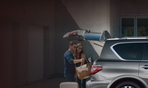 imgi_4_a-man-and-a-woman-keeping-their-stuff-in-nissan's-trunk