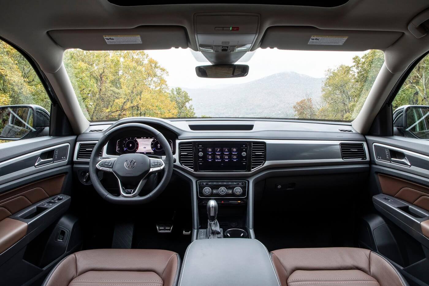 Intérieur - VW Atlas 2022 Cockpit d'un VW Atlas 2022 toutes ses technologies embarquées à bord