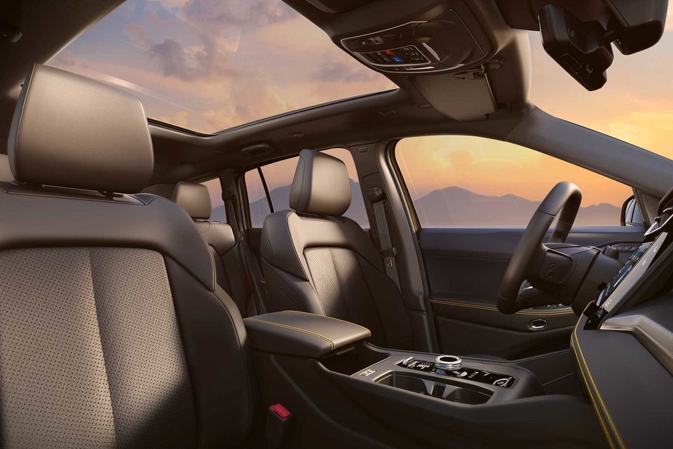 The front row of the 2026 Jeep Cherokee as seen from the dashboard. We see black upholstered seats and the sunroof.