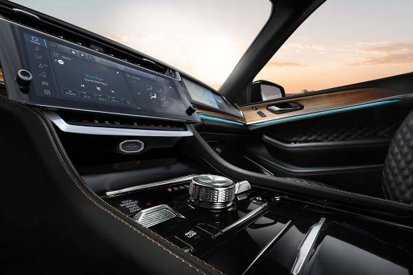 A side-on view of the 2026 Jeep Grand Cherokee's dashboard and selec-terrain dial. New 2026 Jeep Grand Cherokee performance & engine guide at Blenheim Chrysler Dodge Jeep Ram in Blenheim, ON