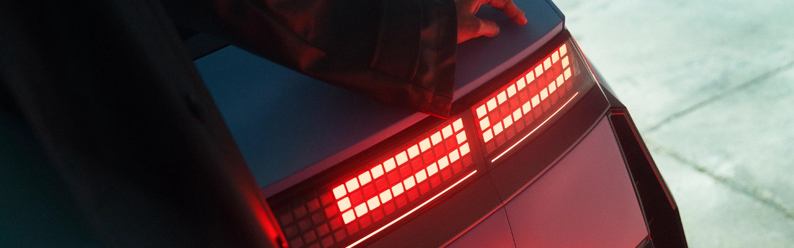 2025-ev-hub-overview-hero-1920-2560