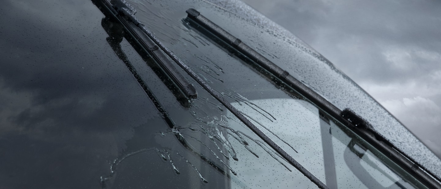 AUTOMATIC RAIN-SENSING WIPERS