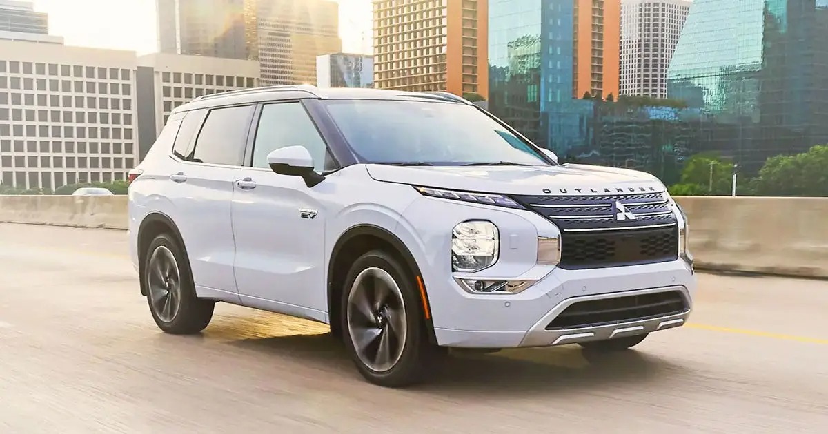 Mitsubishi-Outlander-PHEV-front