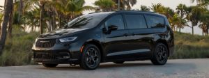 side view of the 2024 Chrysler Pacifica Hybrid