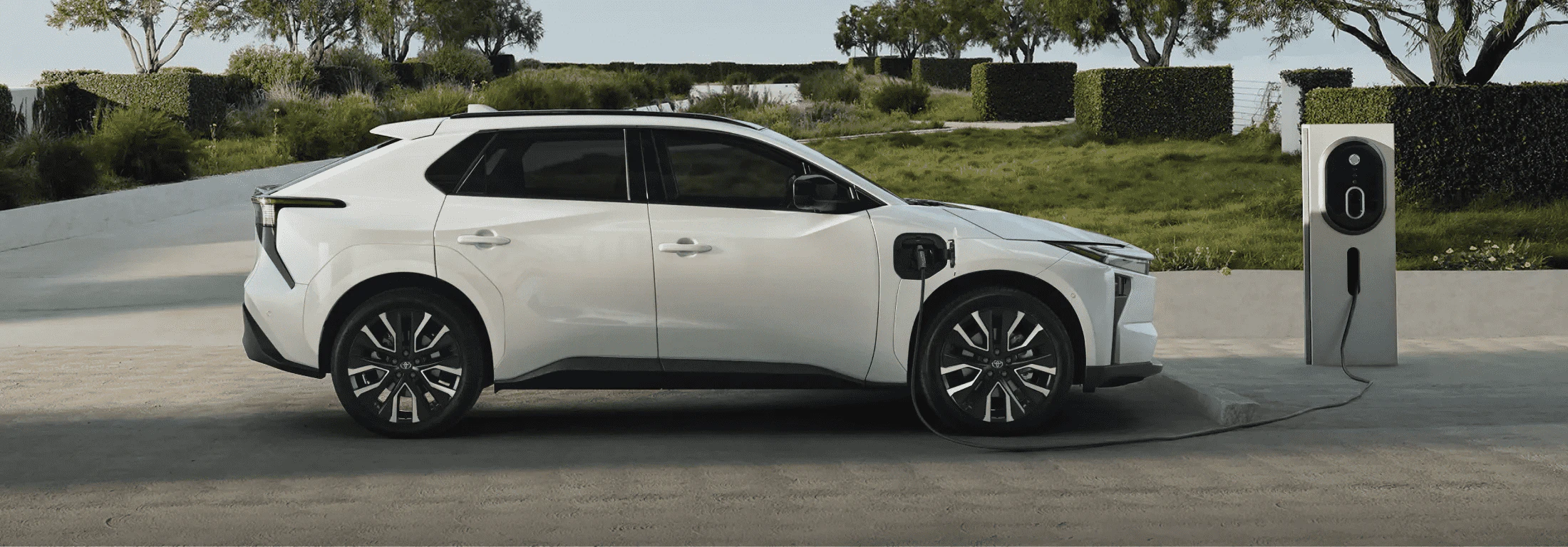 Hybrid vs Plug-In Hybrid vs Electric Vehicles in Toronto, ON