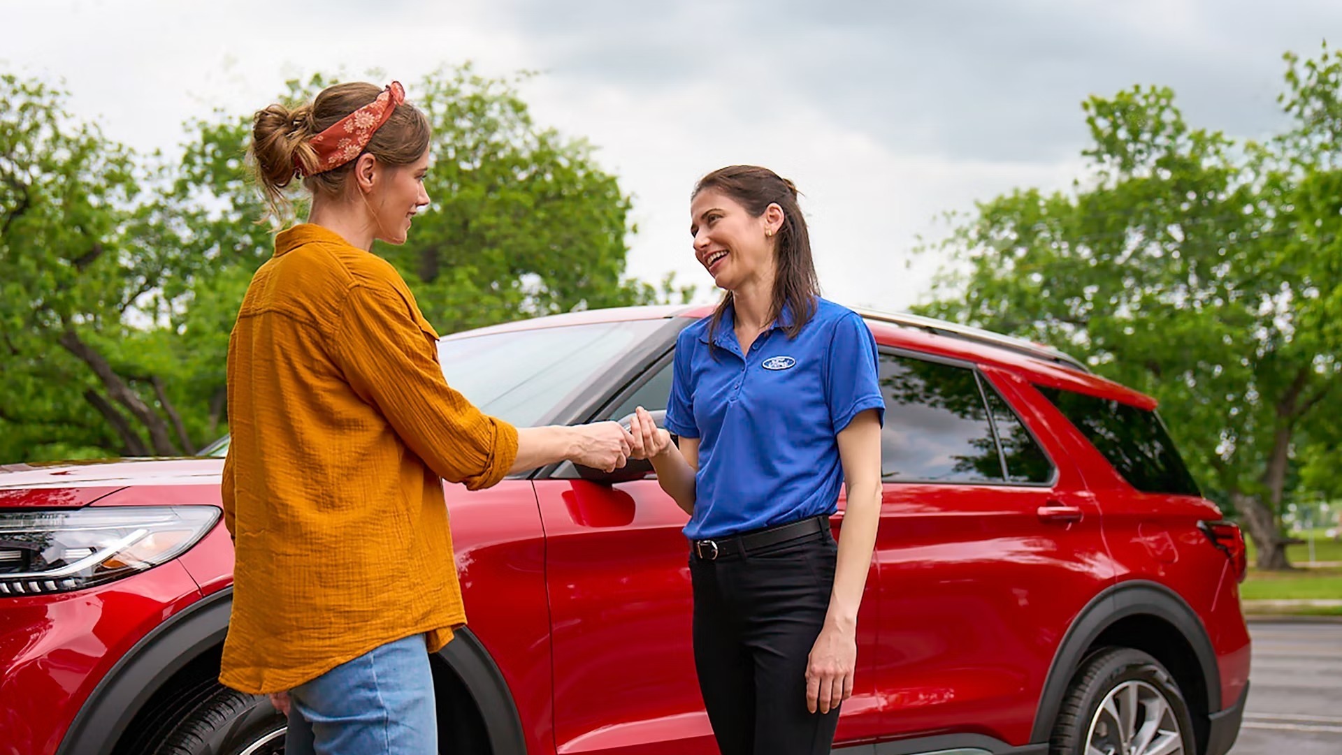 Ford employee giving care keys to customer