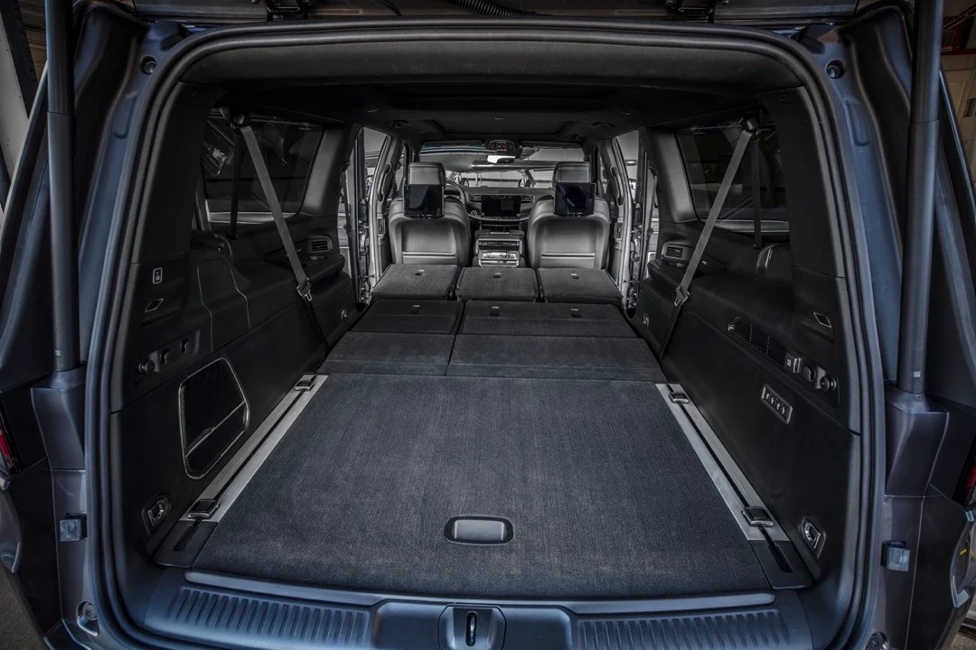 Cargo space | 2023 Wagoneer L Carbide