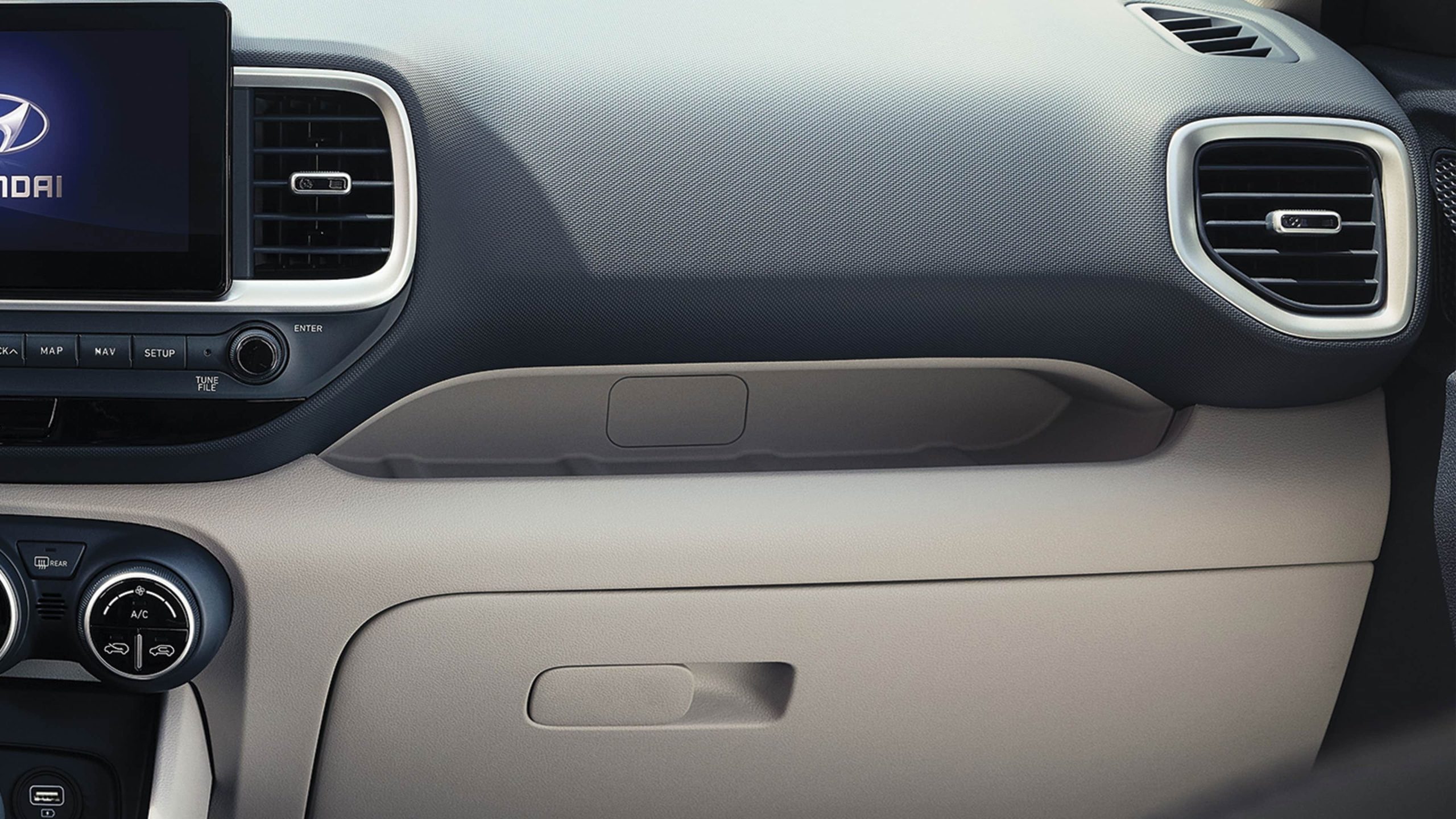 Passenger convenience tray 