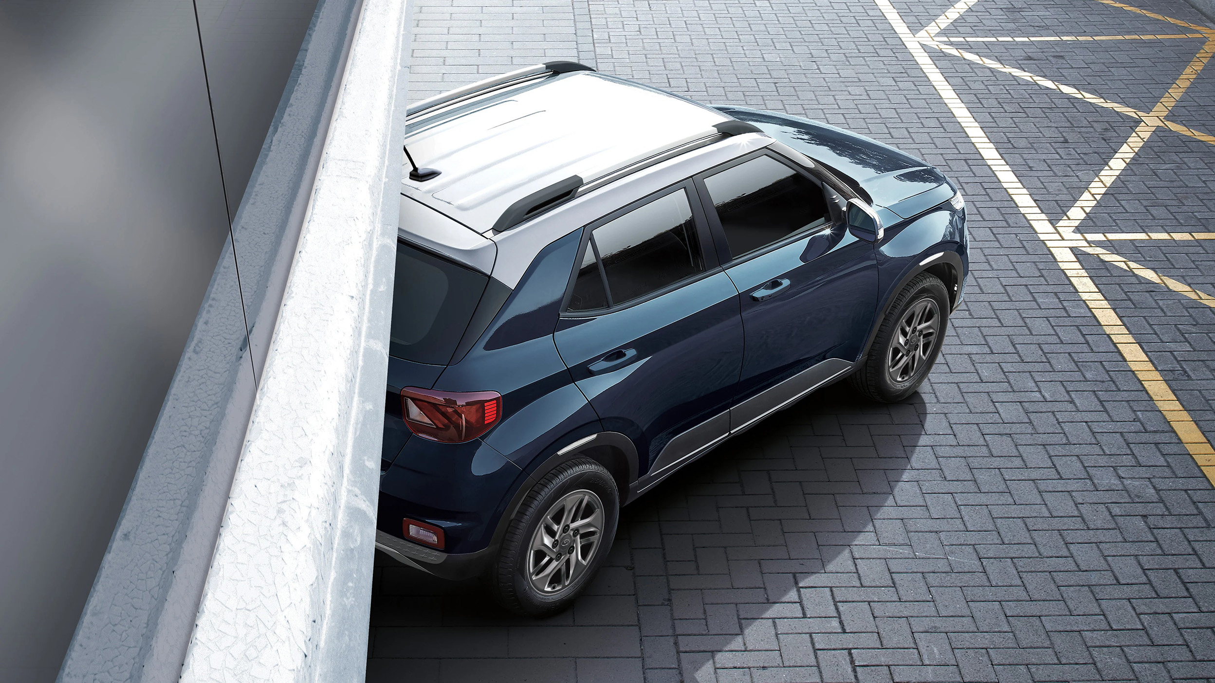 Trendy two-tone colour accents 