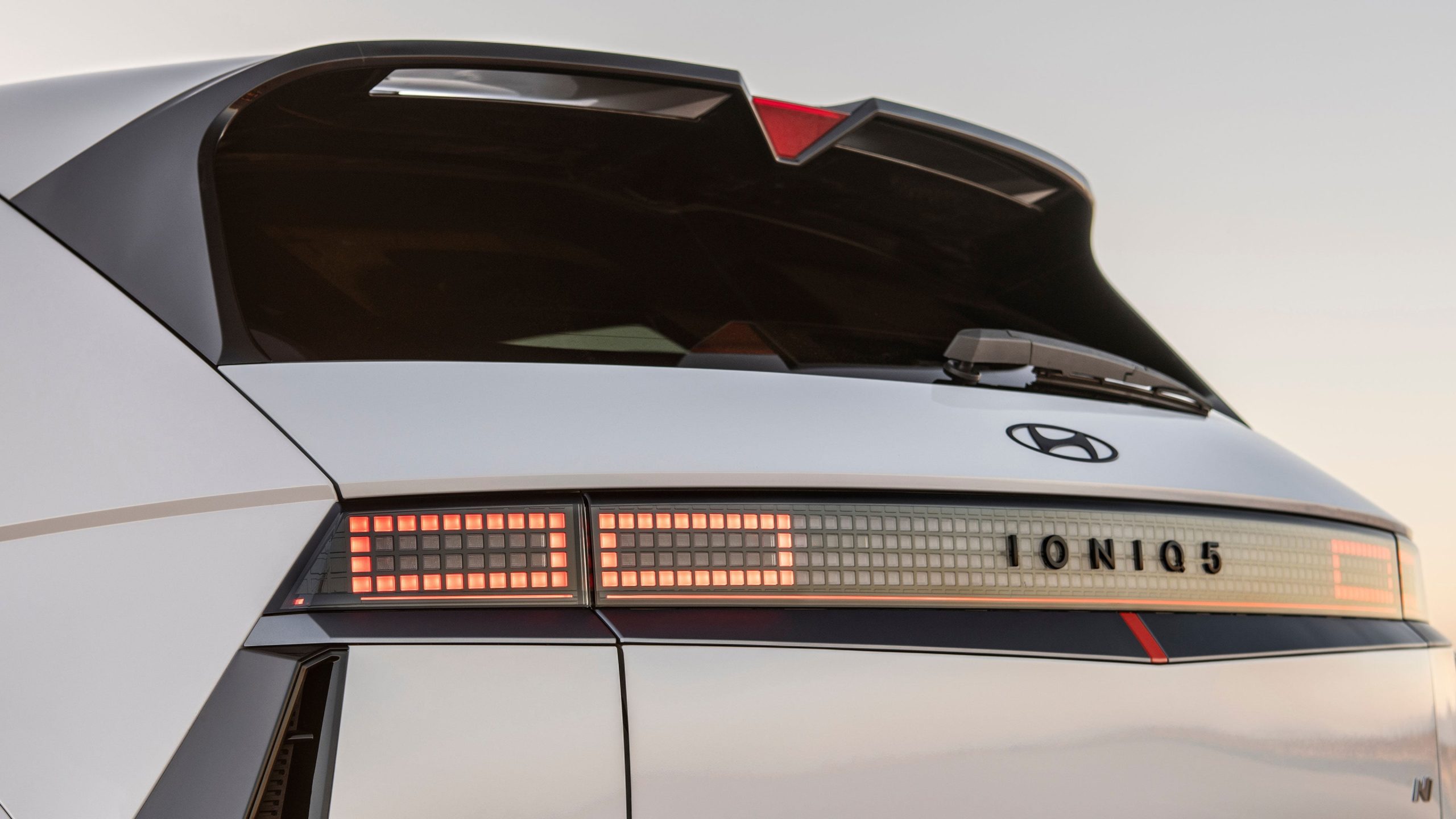 N-exclusive exterior design with raised roof spoiler with LED brake light