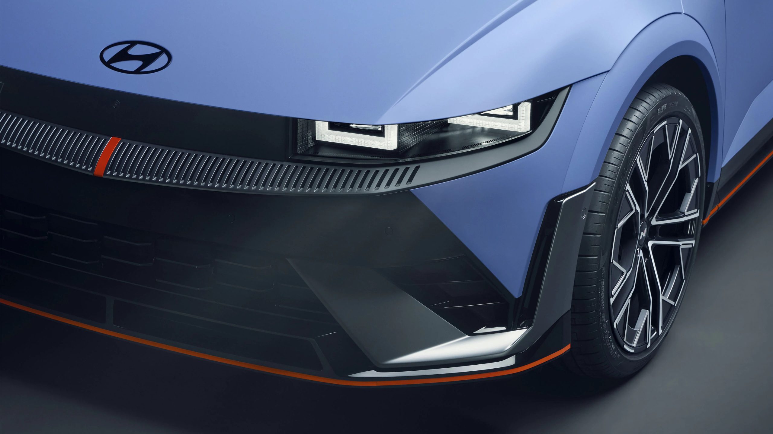 N-exclusive exterior design with N bumpers (front/rear)