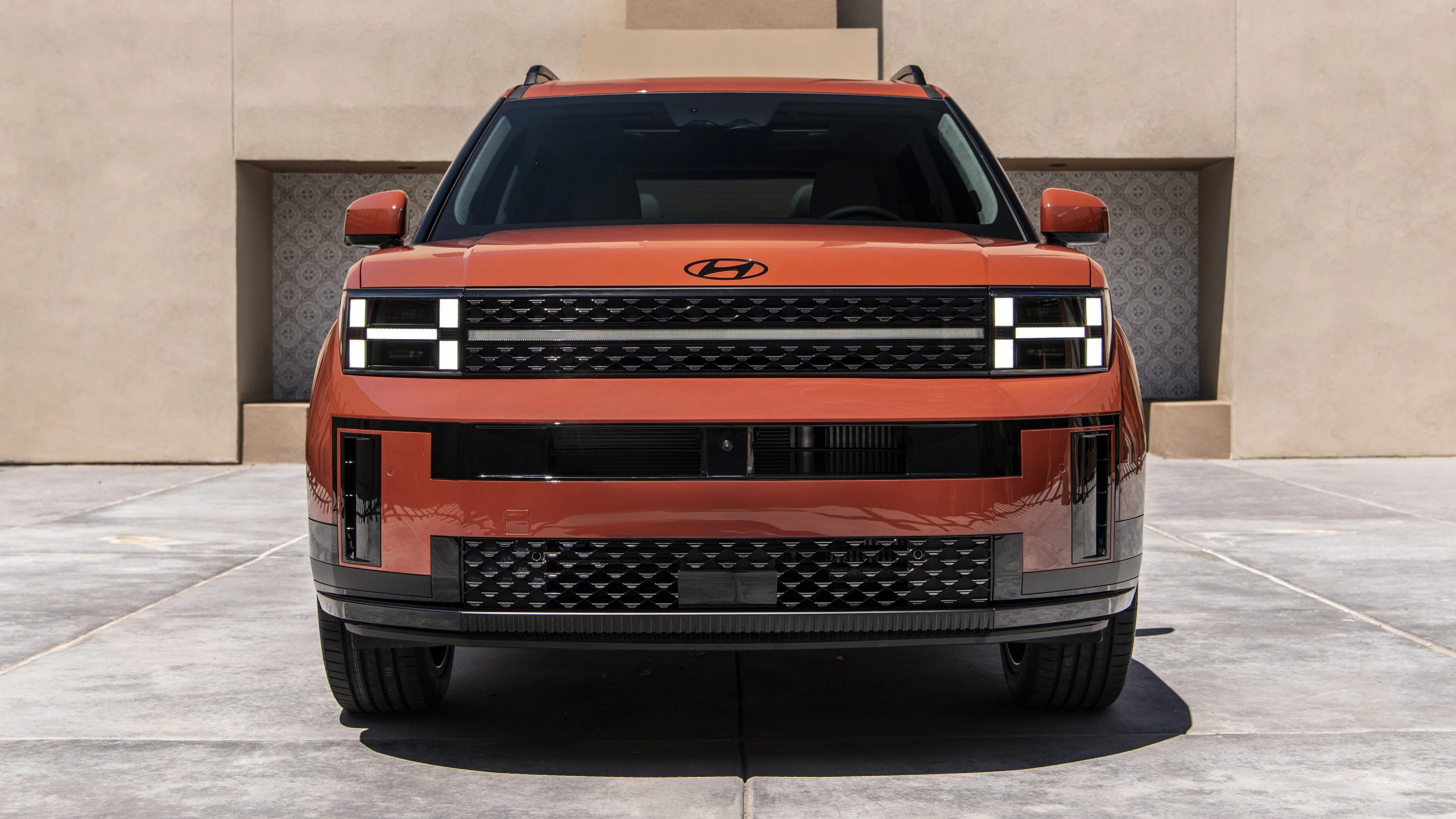 H design exterior elements (DRLs, bumper design)