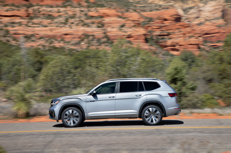 2022 Volkswagen Atlas leads