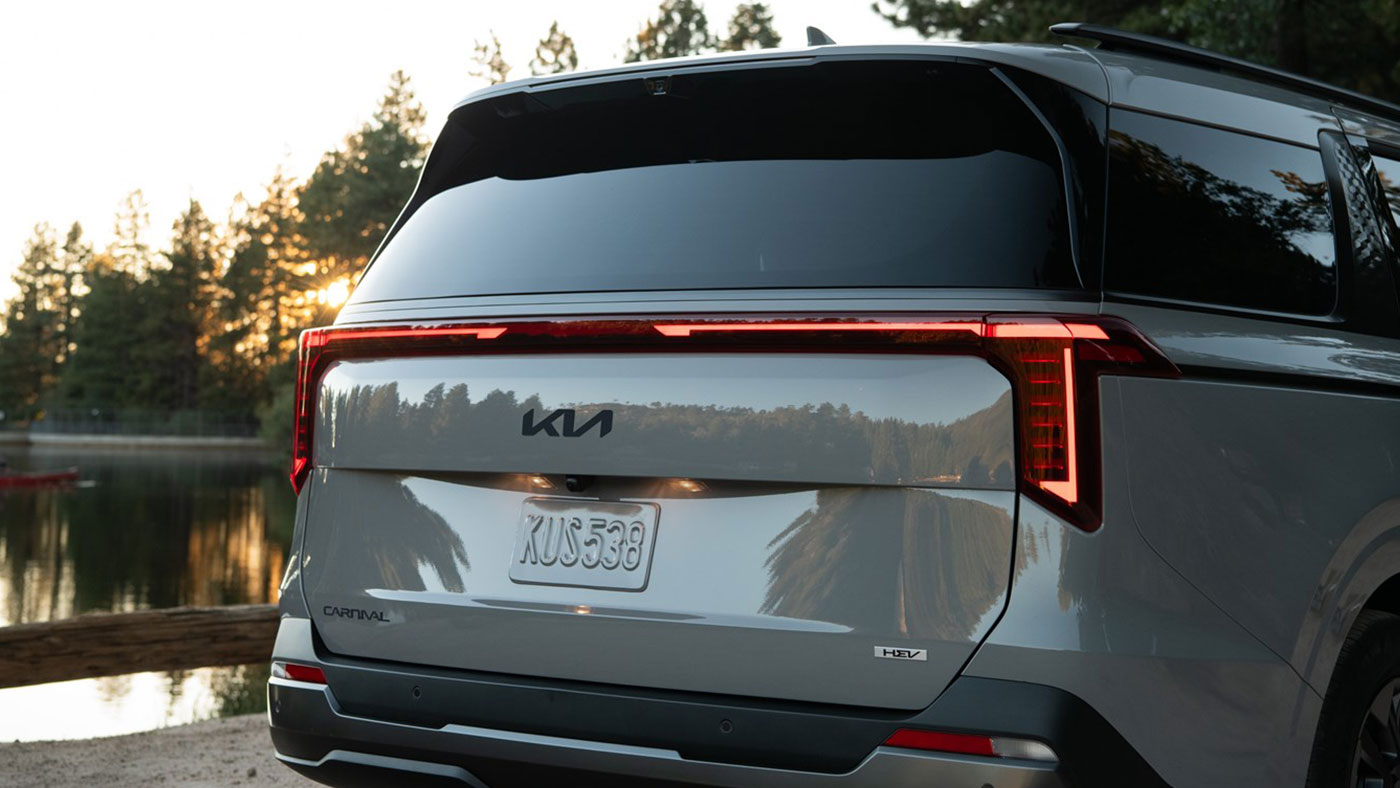 2026 Kia Carnival HEV exterior Winnipeg