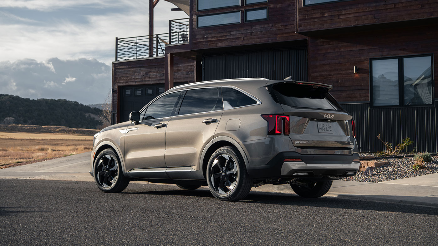 2026 Kia Sorento HEV rear view Winnipeg
