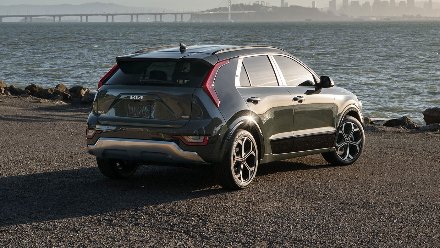 2026 Kia Niro HEV side view Winnipeg