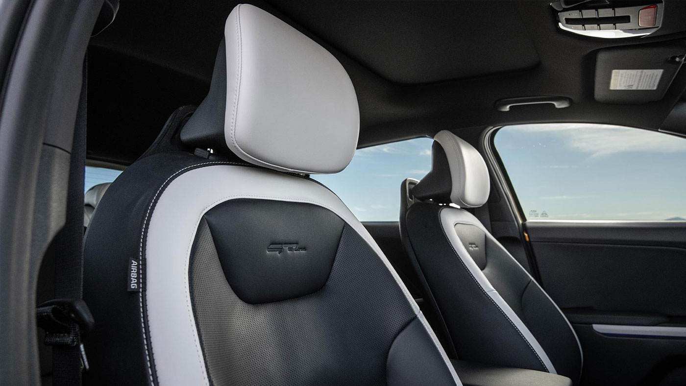 A close-up of the front seats inside a 2026 Kia K4 Hatchback