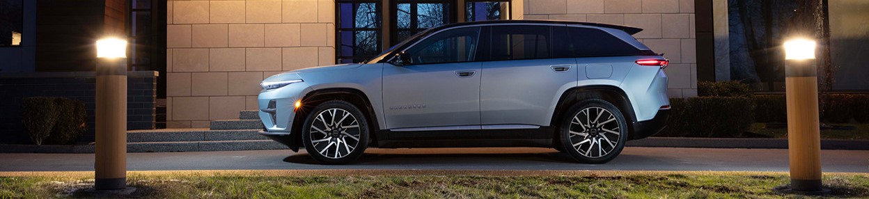 2025 Jeep Wagoneer S At Night