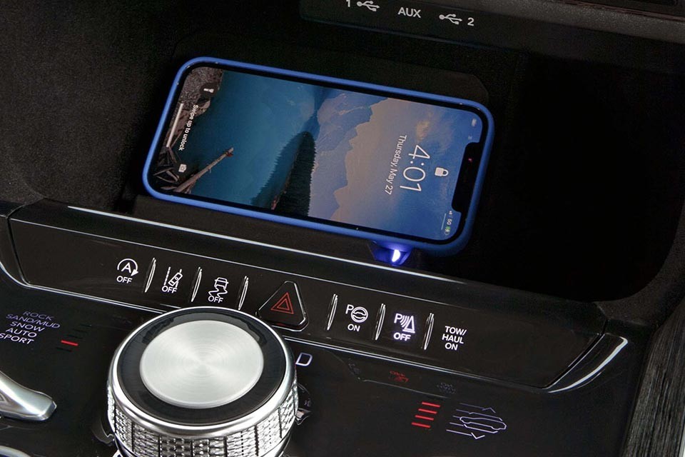 2025 Jeep Wagoneer Wireless Phone Charger in Embrun, ON