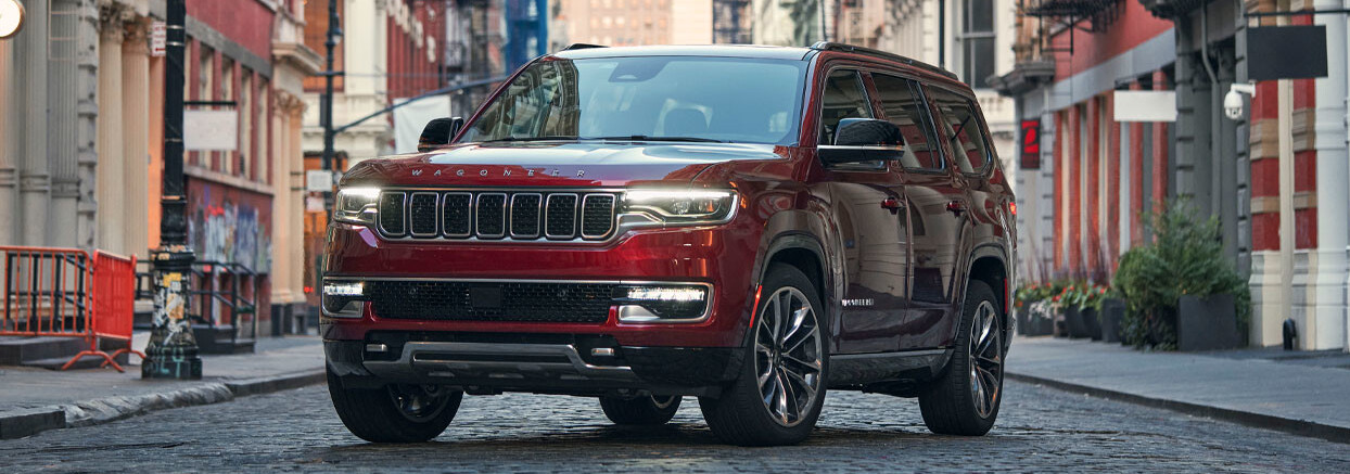 2025 Jeep Wagoneer On Urban City Roads