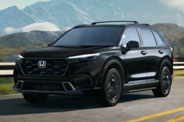 Vehicle comparisons at Laplante Chrysler Dodge Jeep Ram in Embrun, ON. A black 2026 Honda CR-V drives along a mountain road.