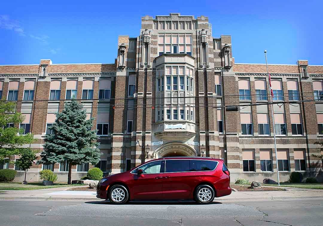 vue latérale de la Chrysler Grand Caravan 2022