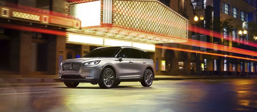 Map helps you connect with the things you’re looking for: Destinations, such as fuel, food, coffee, shopping and more Parking (in select cities) and charging stations