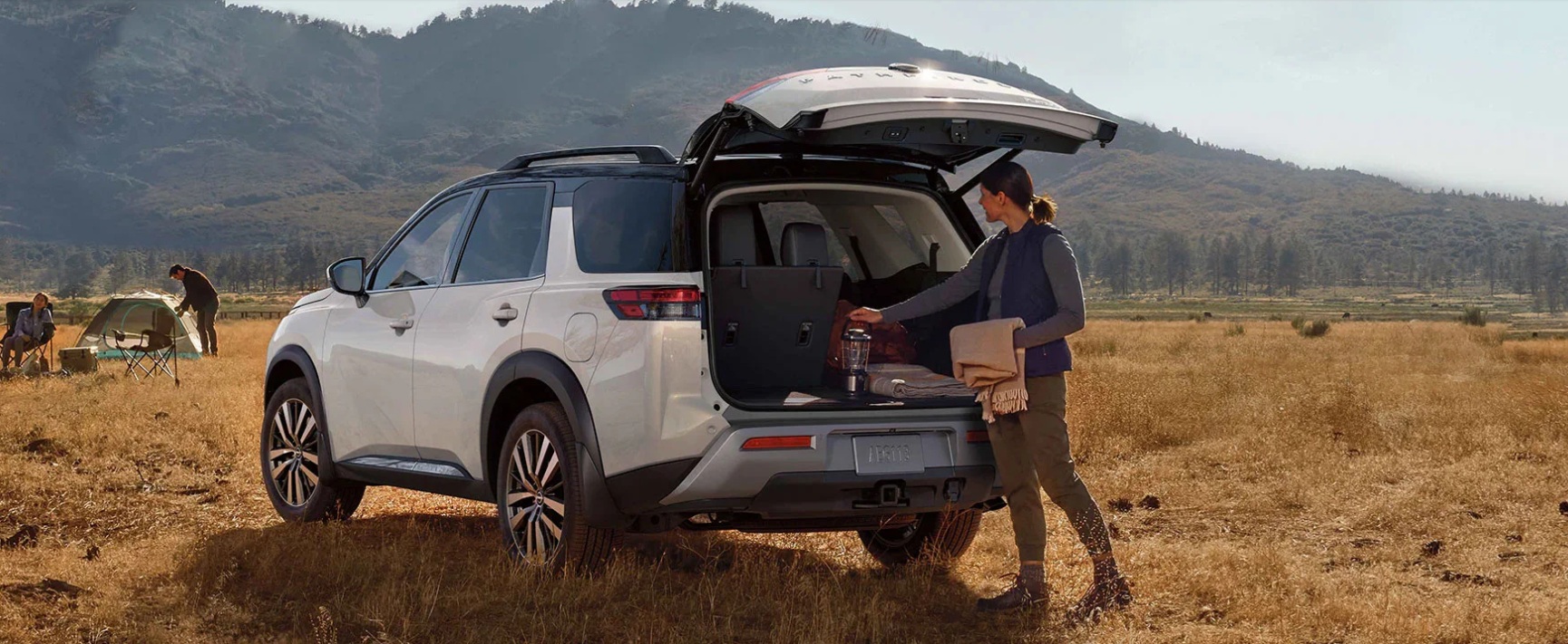 2024 White Nissan Pathfinder