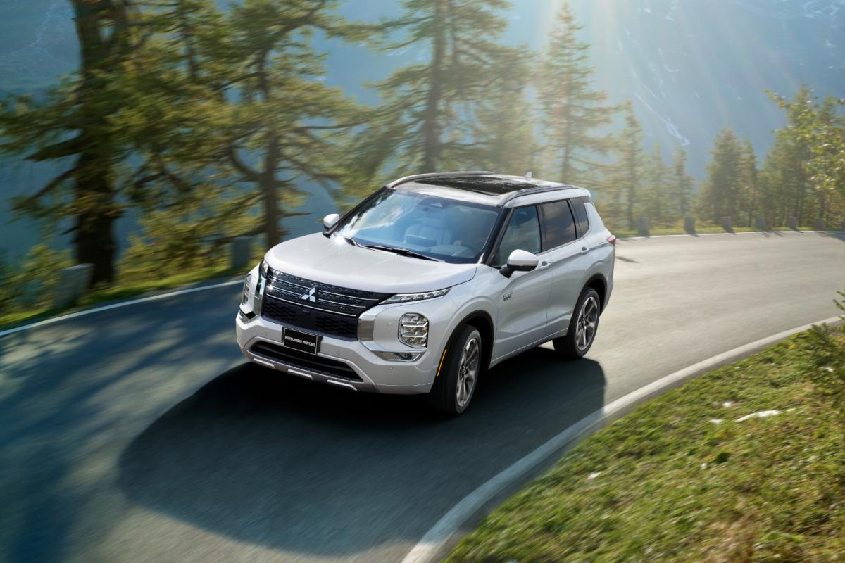 Mitsubishi Outlander PHEV 2025