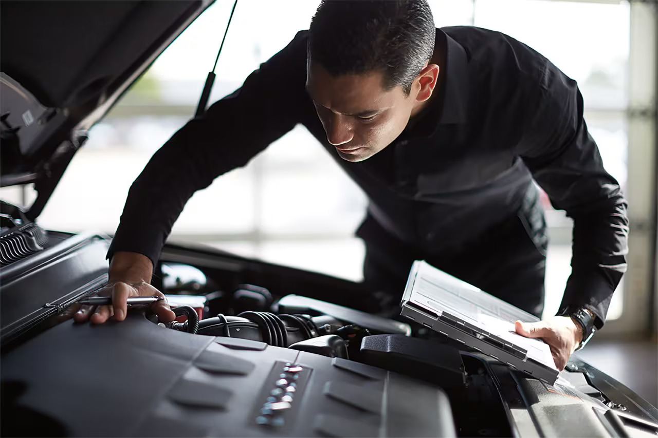 Lincoln Service Advisor checking in vehicle