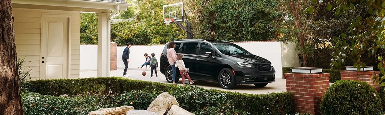 2026 Chrysler Pacifica & Pacifica PHEV in Orangeville, ON