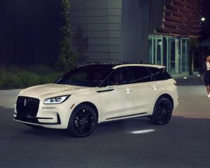 2025 Lincoln Corsair vs 2025 Lexus NX