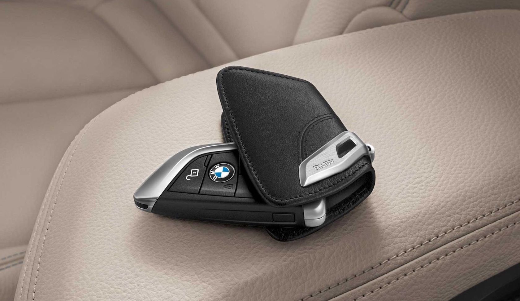 How to change the battery in a BMW key fob