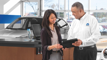 Employee showing something to a customer on a tablet