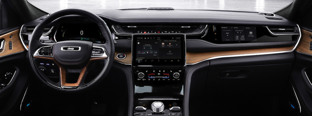 Interior of the 2023 Jeep Grand Cherokee