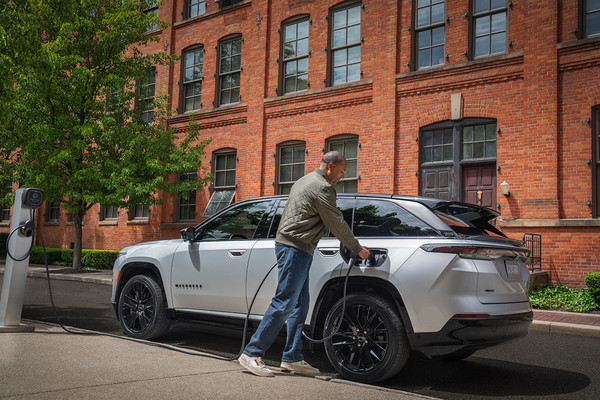 Hybrid & Electric Dodge, Chrysler, Jeep & Ram Vehicles in Tilbury, ON