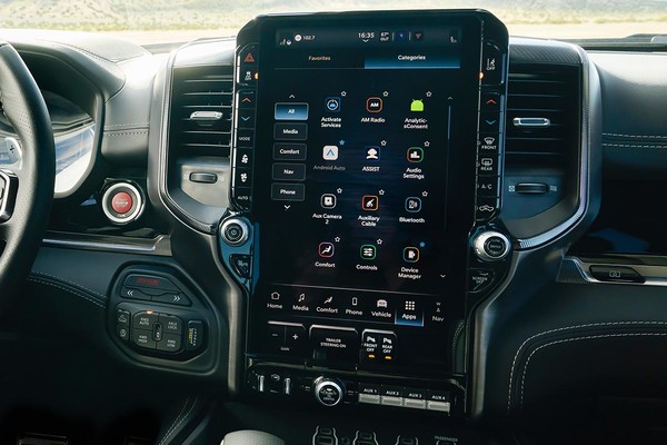 2026 Ram 1500 dashboard uconnect infotainment screen