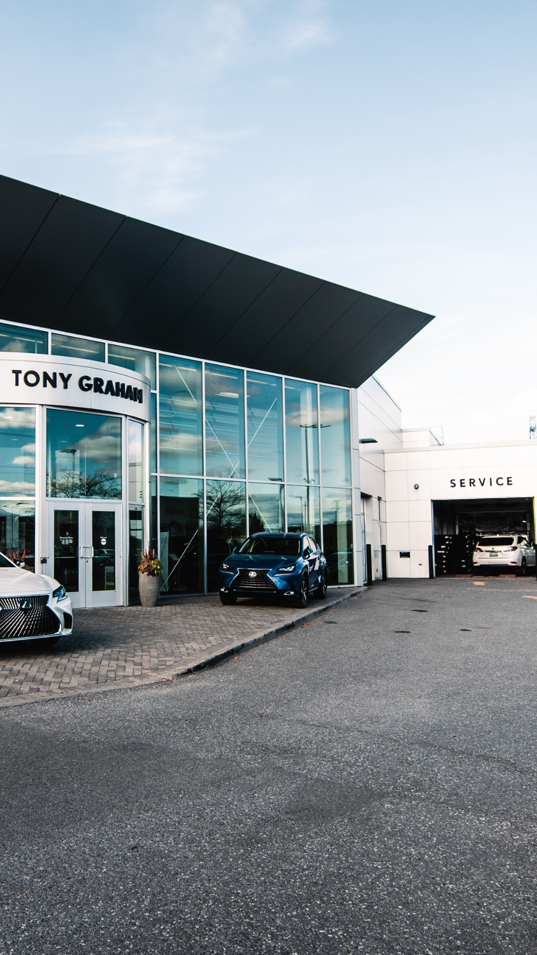 Lexus NX, NX Hybrid, RX, and RX Hybrid built in Canada — luxury SUVs crafted with domestic and imported parts, available at Tony Graham Lexus in Ottawa.