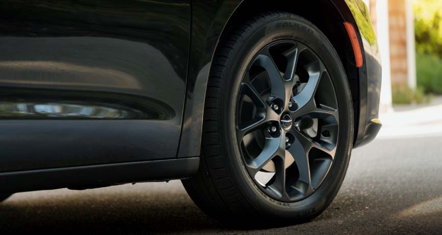 Close_up_image_of_chrysler_model_tire%402x.jpg
