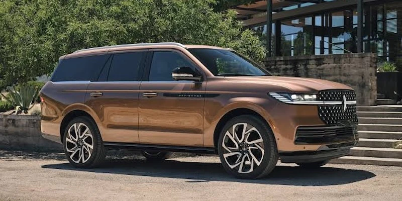 A 2025 Lincoln Navigator.
