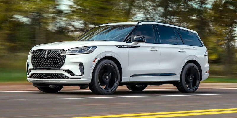 A 2025 Lincoln Aviator in white.