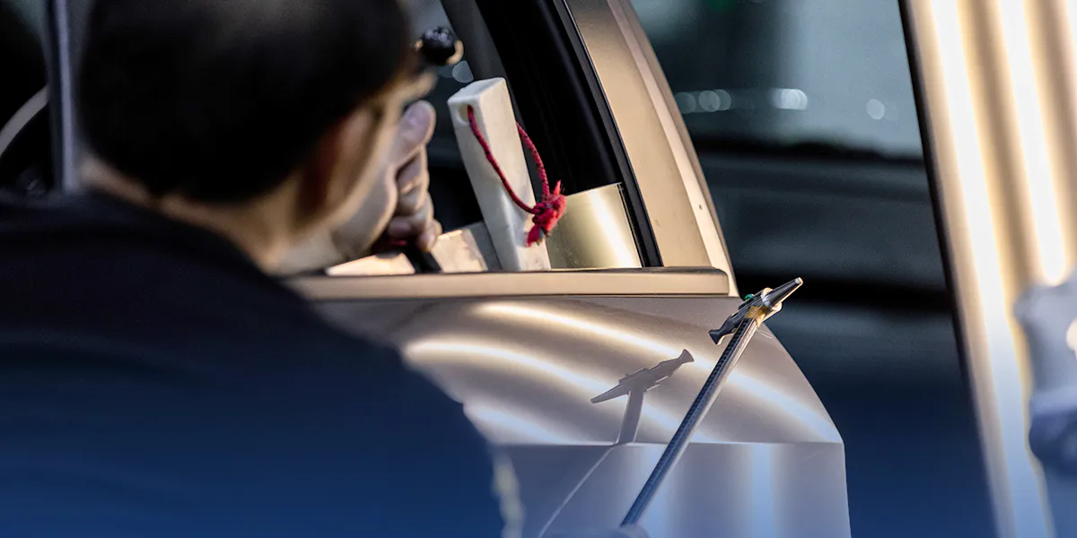 Paintless dent repair for minor vehicle damage